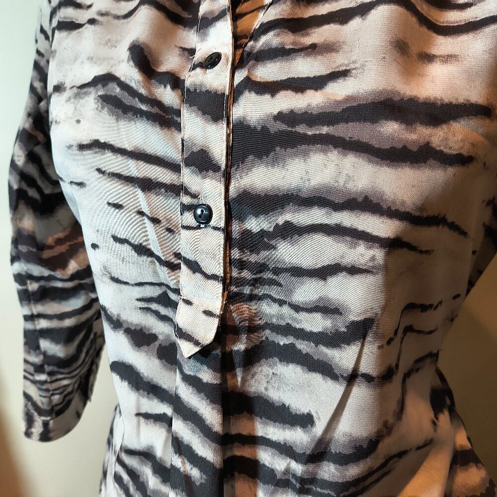 Abstract Print Button-Front Blouse - Picture 3 of 5